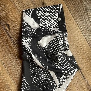 Black grey and white print LuluLemon leggings